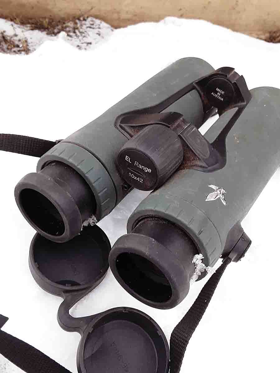 The overall design of Swarovski’s EL Rangefinder binocular includes an ergonomic open-bridge design that is easy to grip, even when wet or while wearing gloves.